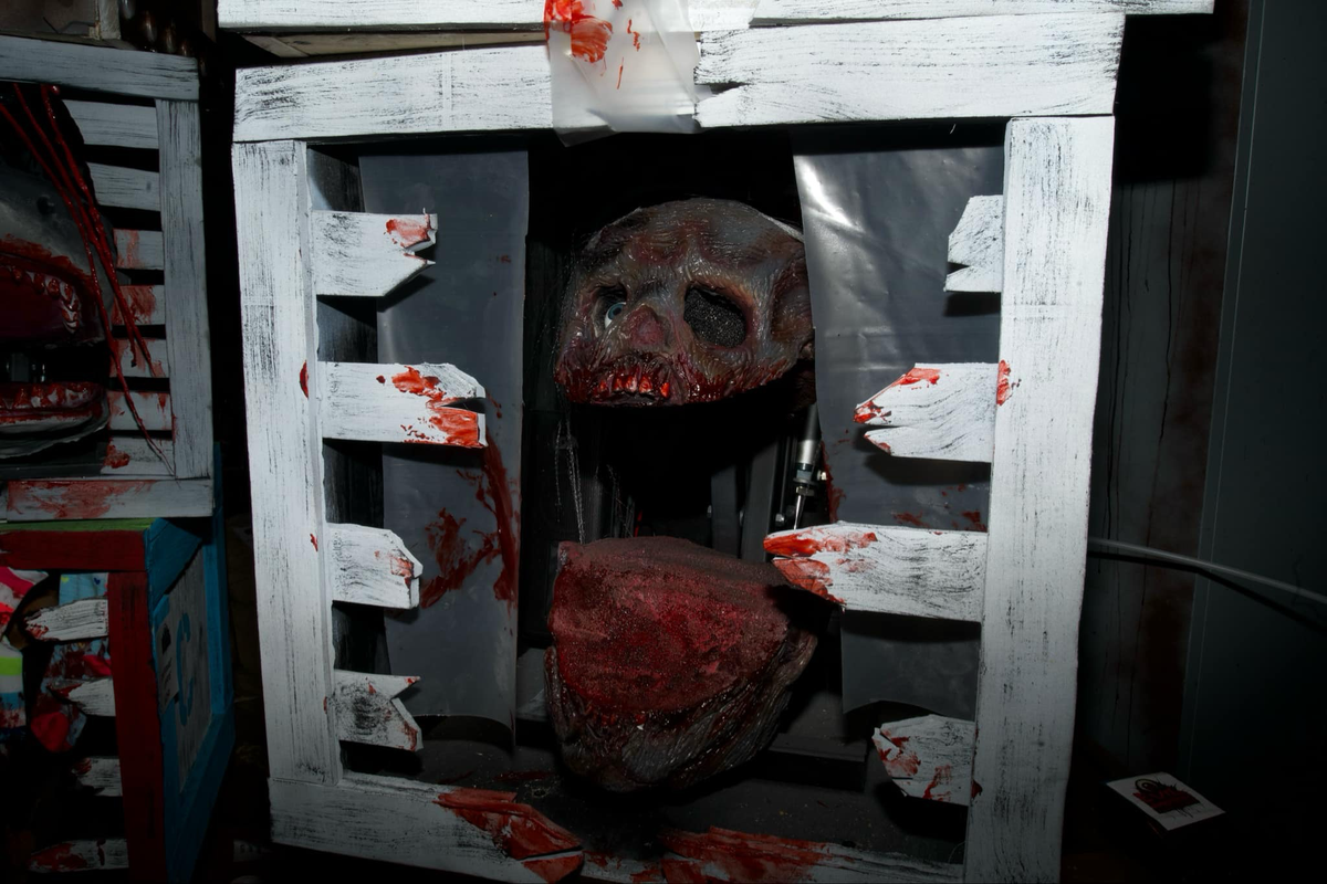 Creature Crate Zombie Animatronic Halloween prop